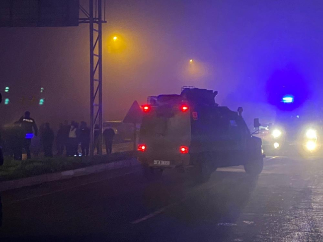 Türkiyədə polis maşını partladıldı - 9 yaralı (YENİLƏNİB)