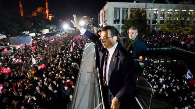 İmamoğlunun həbsi barədə qərarı eşitdiyi an - VİDEO