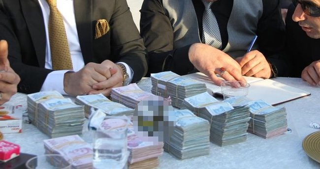 Direktorun ad gününə yığılan pul geri qaytarıldı