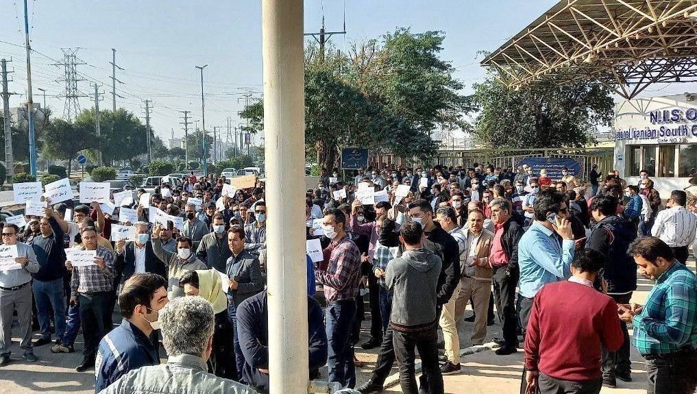 İranda neftçilər də etiraz aksiyalarına qoşuldu - FOTOLAR