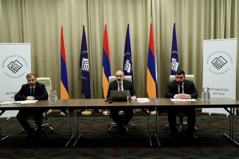 Paşinyan komandasını Azərbaycanla sərhədə topladı 