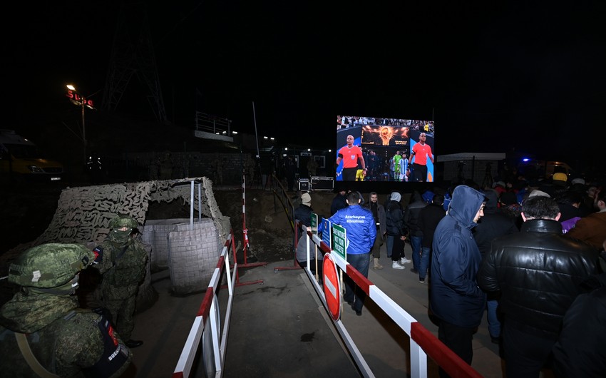 Aksiya iştirakçıları dünya çempionatının finalını izləyir 