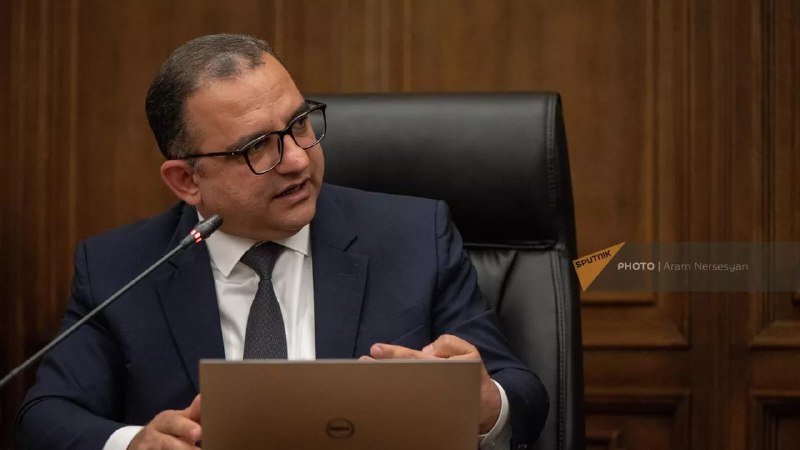 Paşinyan maliyyə nazirini özünə müavin təyin etdi