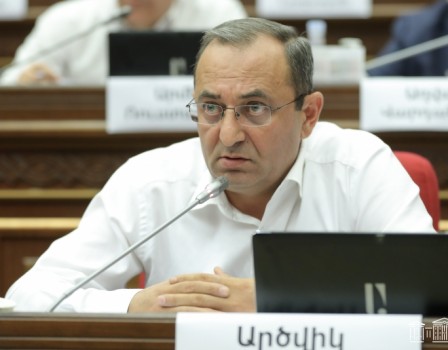 Yolun açılmasını sülhməramlılardan tələb etməməliyik - Erməni deputat
