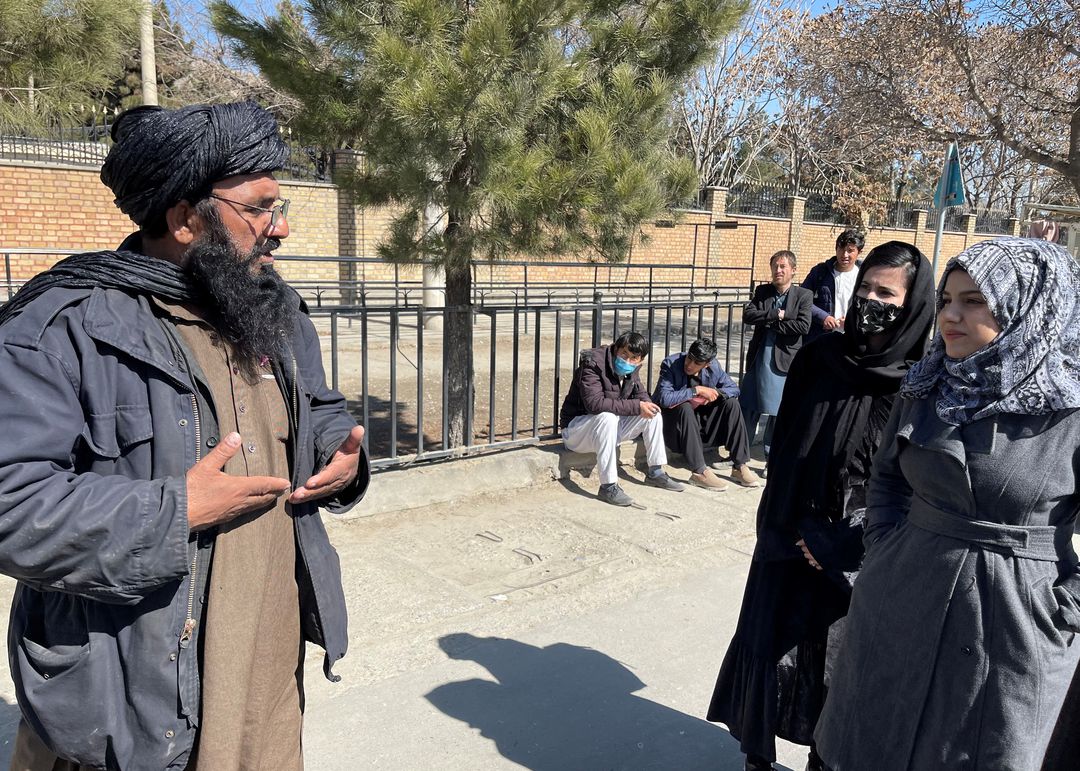 Taliban qadınların ali təhsil almasını qadağan etdi 