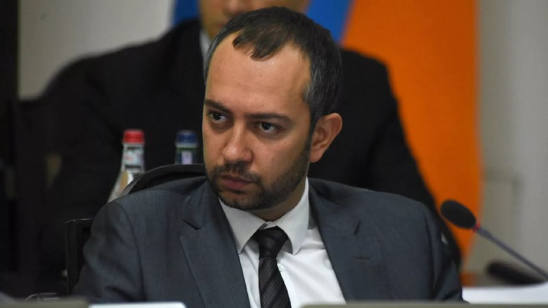 Erməni deputat vəzifəsindən istefa verir