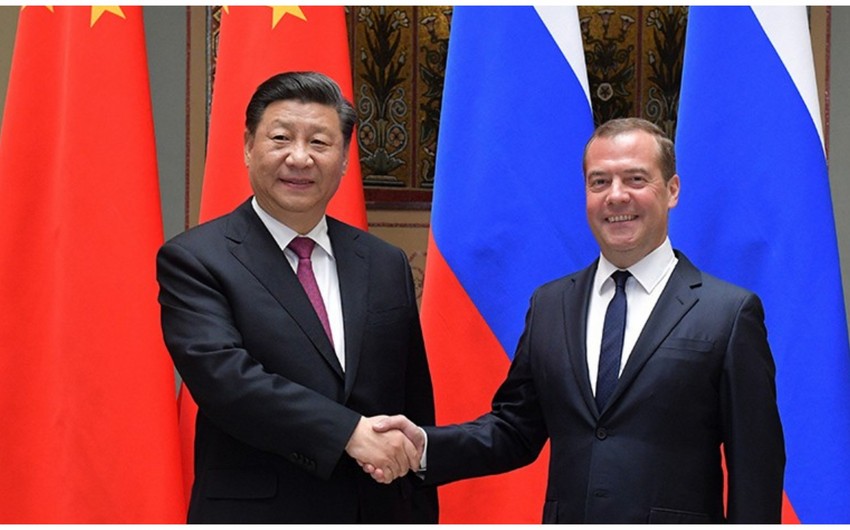 Medvedev Putinin mesajını Si Cinpinə çatdırdı