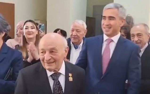 Ömər Eldarova doğum günü sürprizi - VİDEO