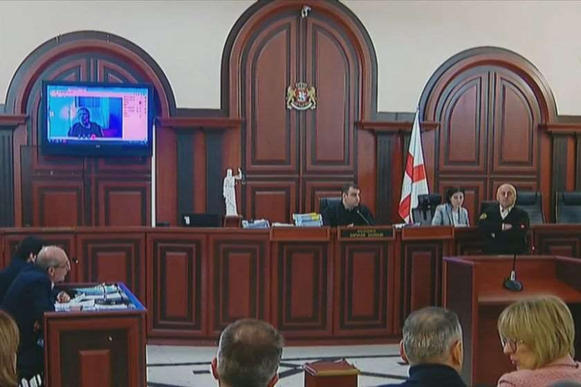 Saakaşvilinin məhkəməsi başladı, özü gələ bilmədi