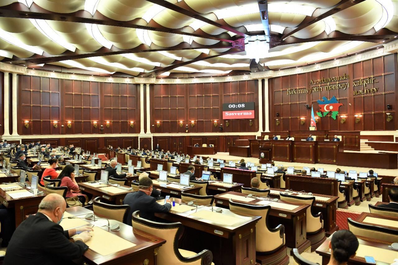 Milli Məclisin iclası başladı