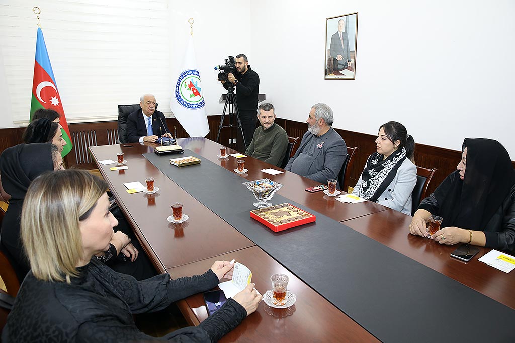 Səttar Möhbalıyev şəhid ailələri ilə görüşüb - FOTOLAR