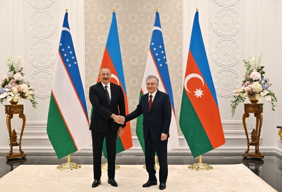 Şavkat Mirziyoyev İlham Əliyevə zəng etdi