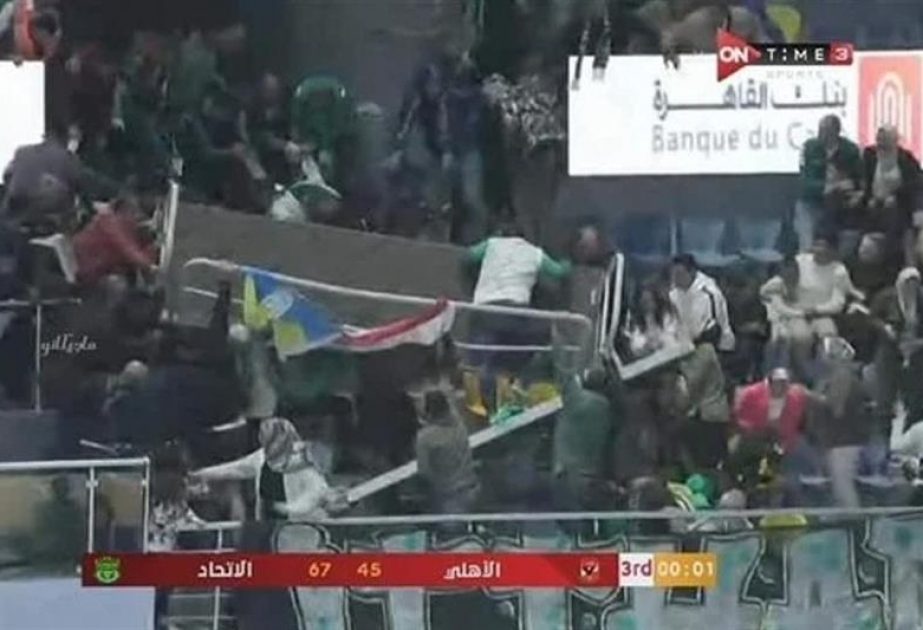 Basketbol oyunu zamanı tribuna çökdü - Xeyli sayda yaralı var