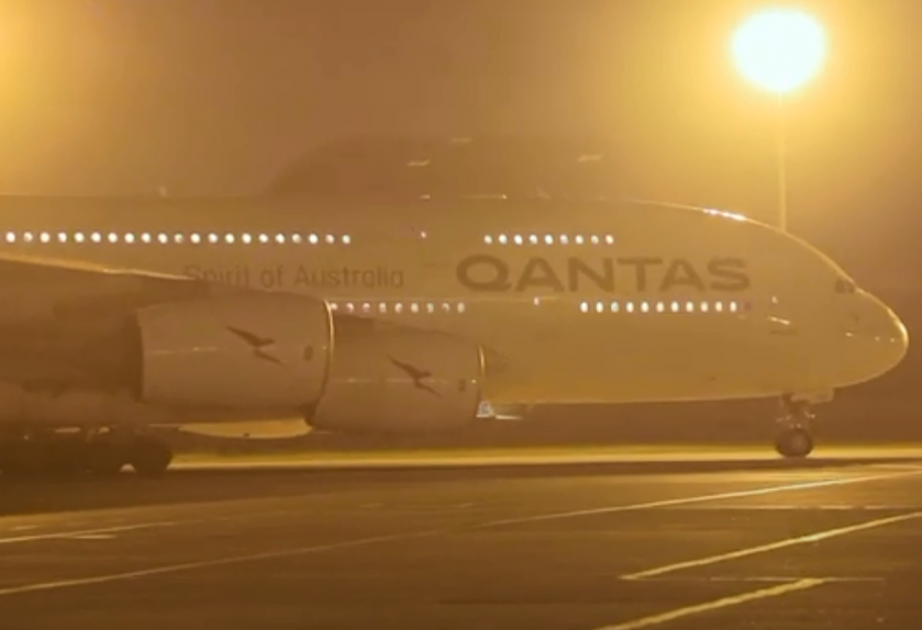 Bakıya daha bir “Airbus 380” təyyarəsi gəldi