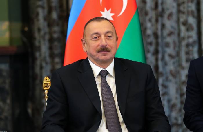 İlham Əliyevə Rusiyada qızıl üzük hədiyyə edilib