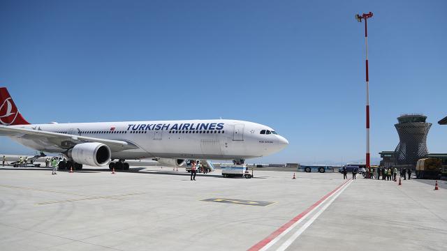 İstanbuldan San-Fransiskoya uçan təyyarə geri qayıtdı - SƏBƏB