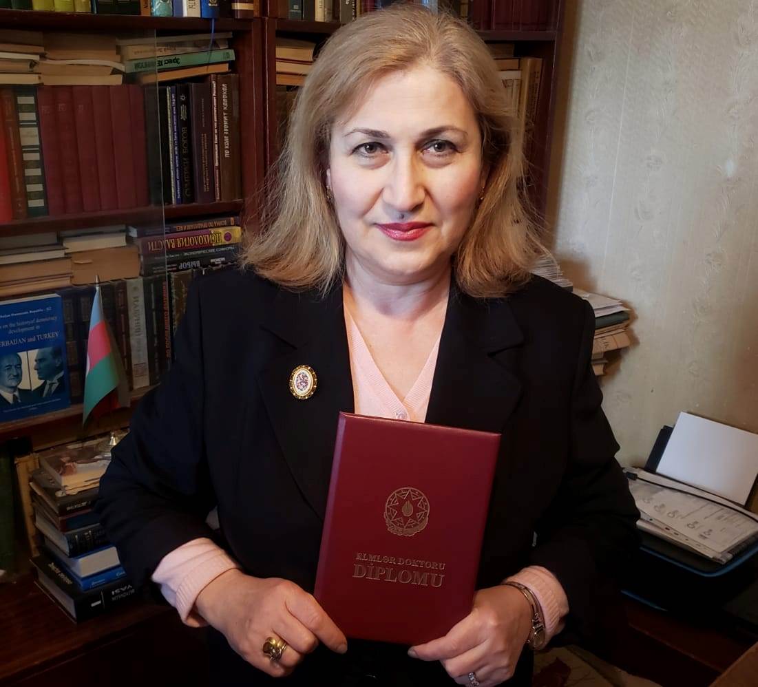 İsa Qəmbərin xanımı elmlər doktoru oldu - FOTO