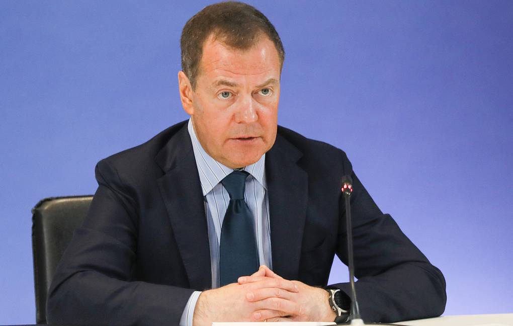 Medvedev Rusiyadan qaçanları “xalq düşməni” adlandırdı - QALMAQAL