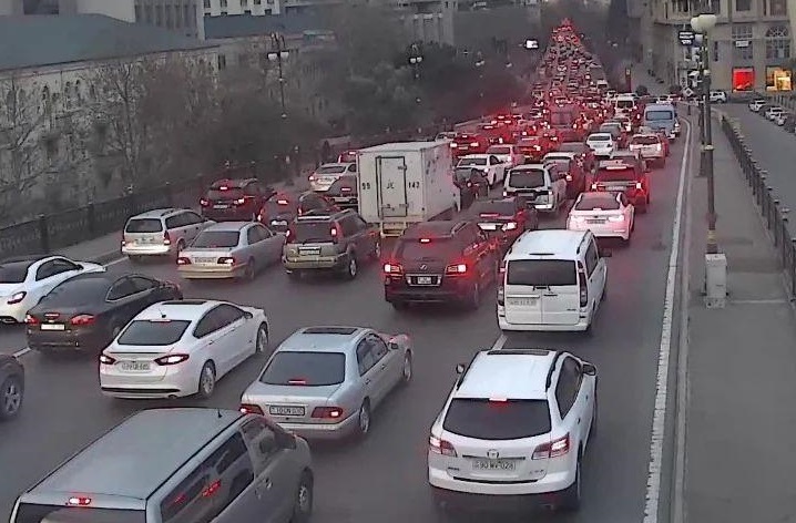 100-dən çox avtobus TIXACDA qalıb