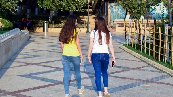 Bakıda əkiz bacılar itkin düşüb