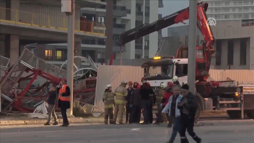 Hotel inşası zamanı kran aşdı - 5 nəfər öldü 