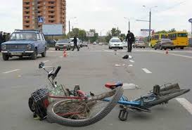 Sərxoş sürücü velosipedçini canından etdi
