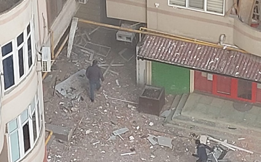 Hadisə yerinə 5 təcili yardım briqadası göndərildi - 1 ölü, 3 yaralı var