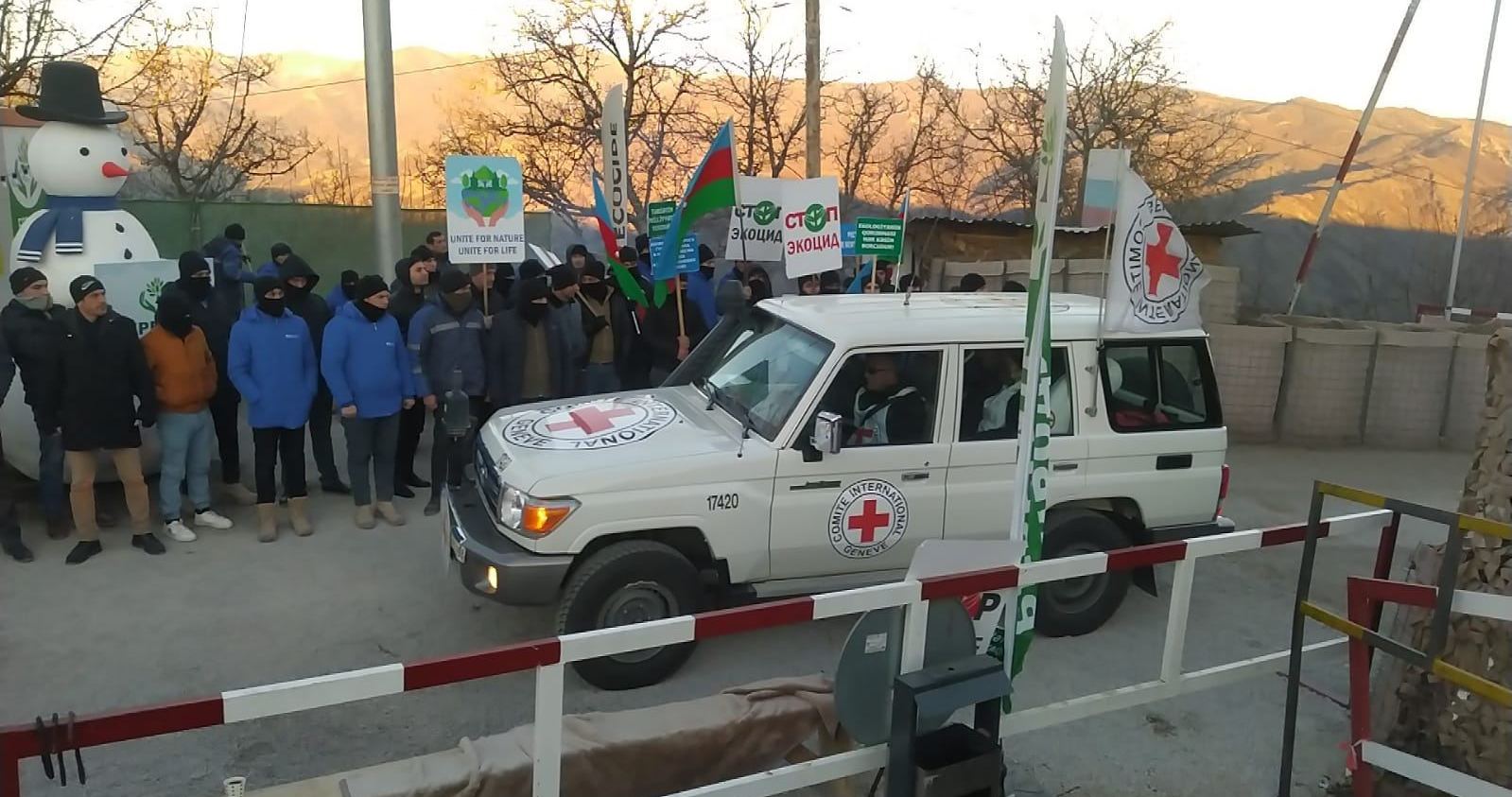 BQXK-nın daha 3 maşını Laçın yolundan maneəsiz keçdi