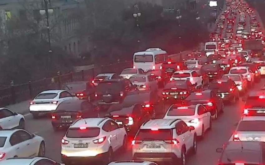 Bakının əsas yollarında TIXAC var
