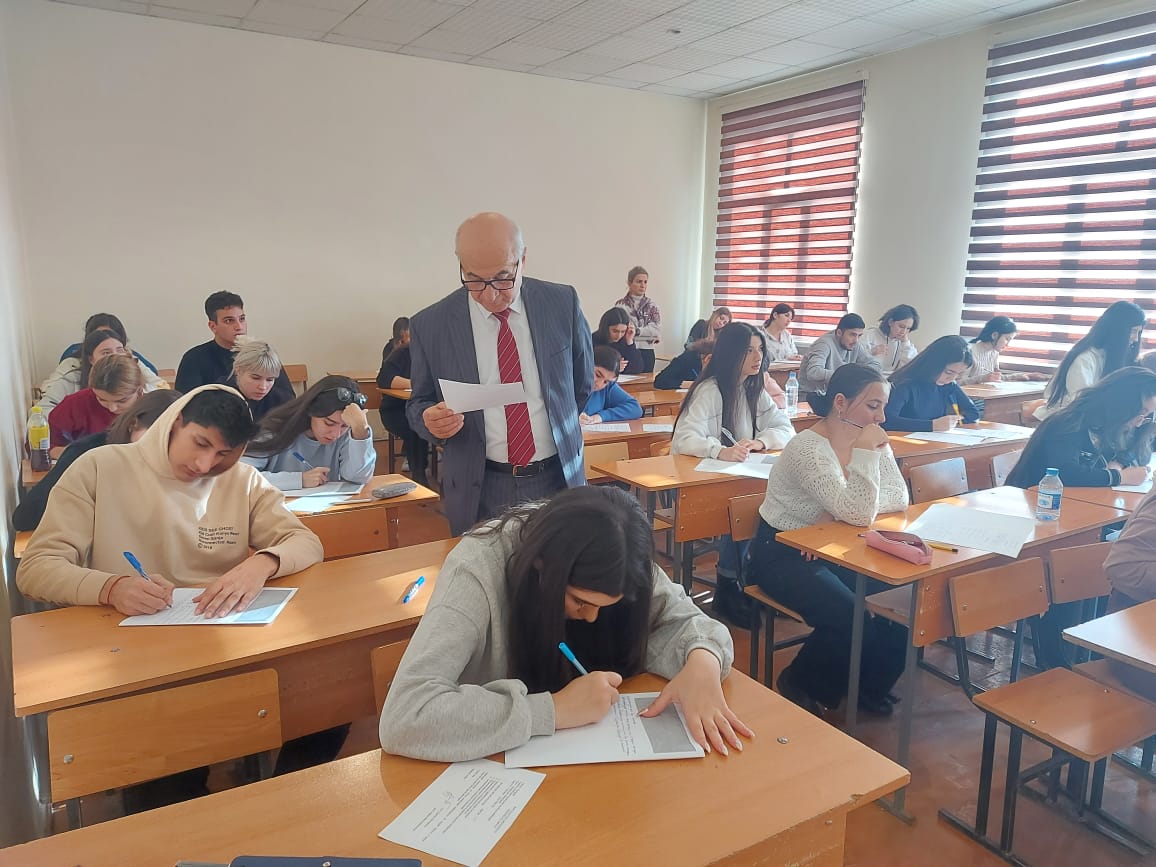 BSU-da imtahan sessiyası başladı - FOTOLAR