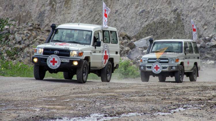 Daha üç erməni Xankəndidən Ermənistana aparıldı