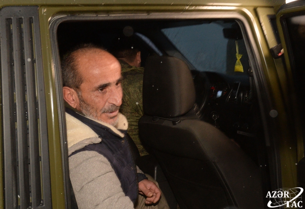 Mülki erməni hərbçilərimizə yaxınlaşıb kömək istədi - FOTOLAR
