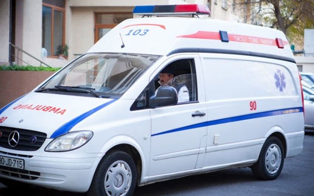 Təcili yardım maşını yolda qaldı - Köməyə FHN çatdı