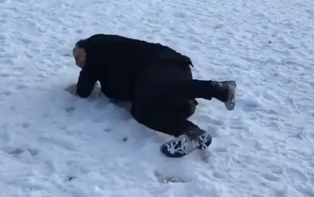 73 yaşlı kişi qarda yıxılıb xəsarət aldı