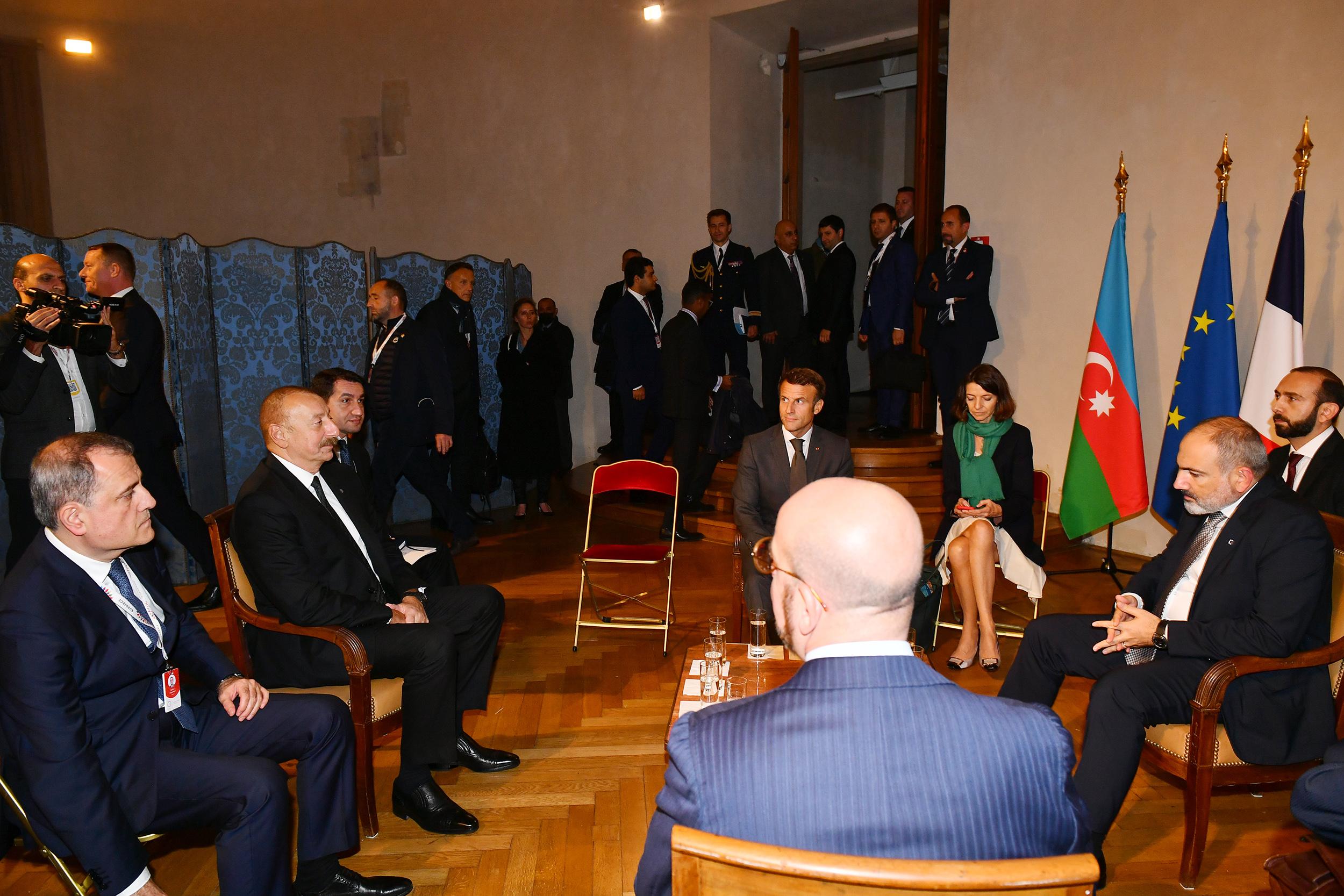 Əliyev Praqa görüşünün detallarını açıqladı: Səhər saat 5-də...