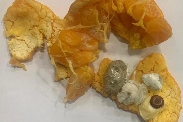 Mandarinin içindən narkotik çıxdı
