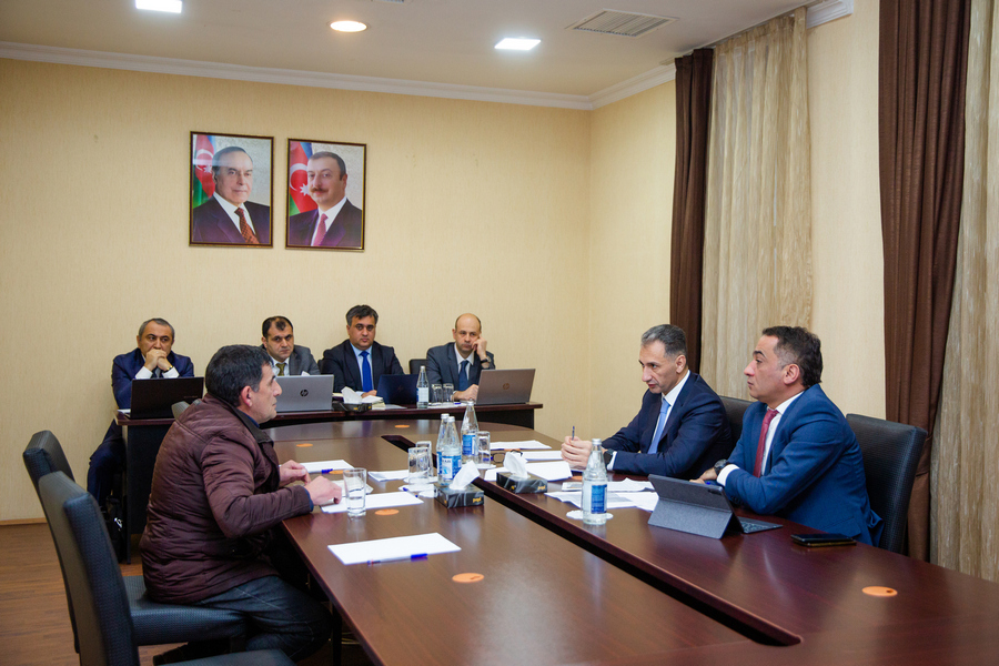 Nazir 6 rayonun sakinlərinin müraciətini dinləyib