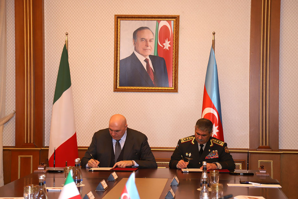 Azərbaycan və İtaliya müdafiə nazirləri sənəd İMZALADILAR