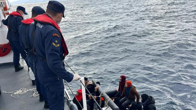 Türkiyə Yunanıstanın ölümə tərk etdiyi miqrantları xilas etdi