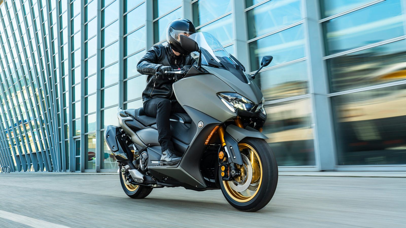 Dövlət Xidməti əməkdaşlarına motosikletlər aldı