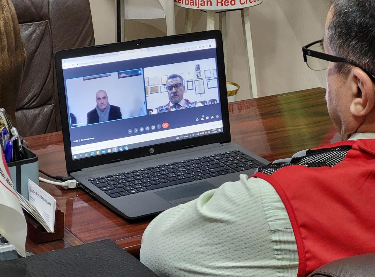 Novruz Aslanov videoformatda seçicilərini qəbul edib