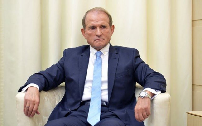 Zelenski Medvedçukun və 3 deputatın mandatını ləğv etdi