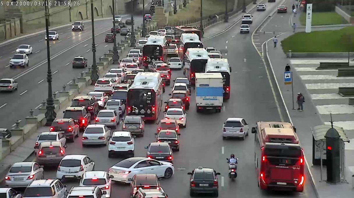 Bakıda 136 avtobus tıxaca düşüb