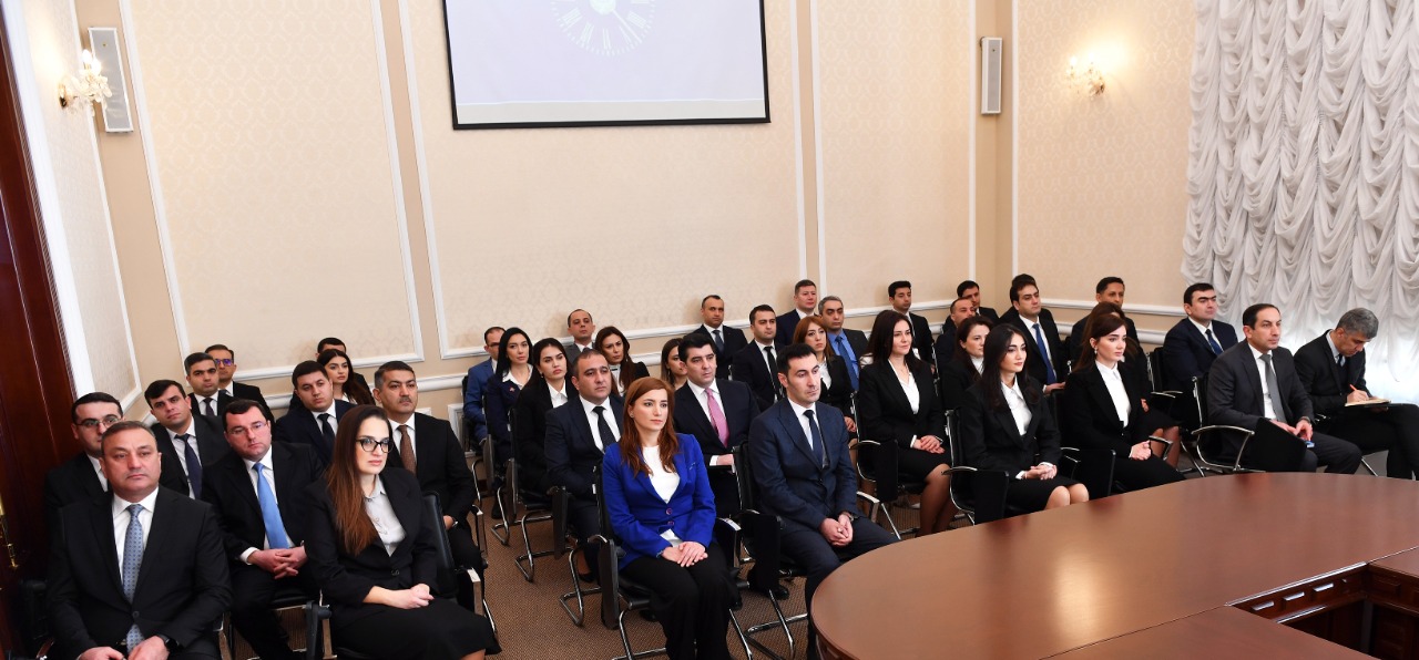 Yeni təyinat alan hakimlər and içdilər