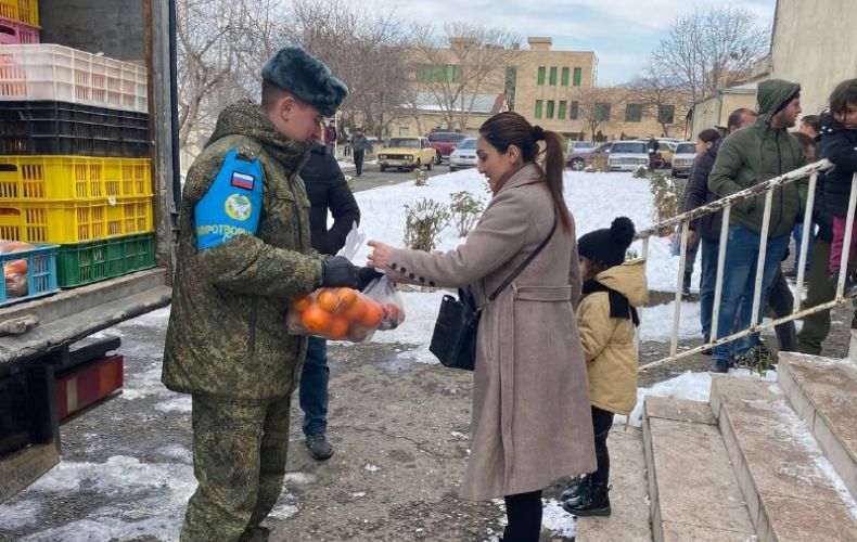 Rusiya hərbçiləri Qarabağ ermənilərinə ərzaq payladı - FOTOLAR