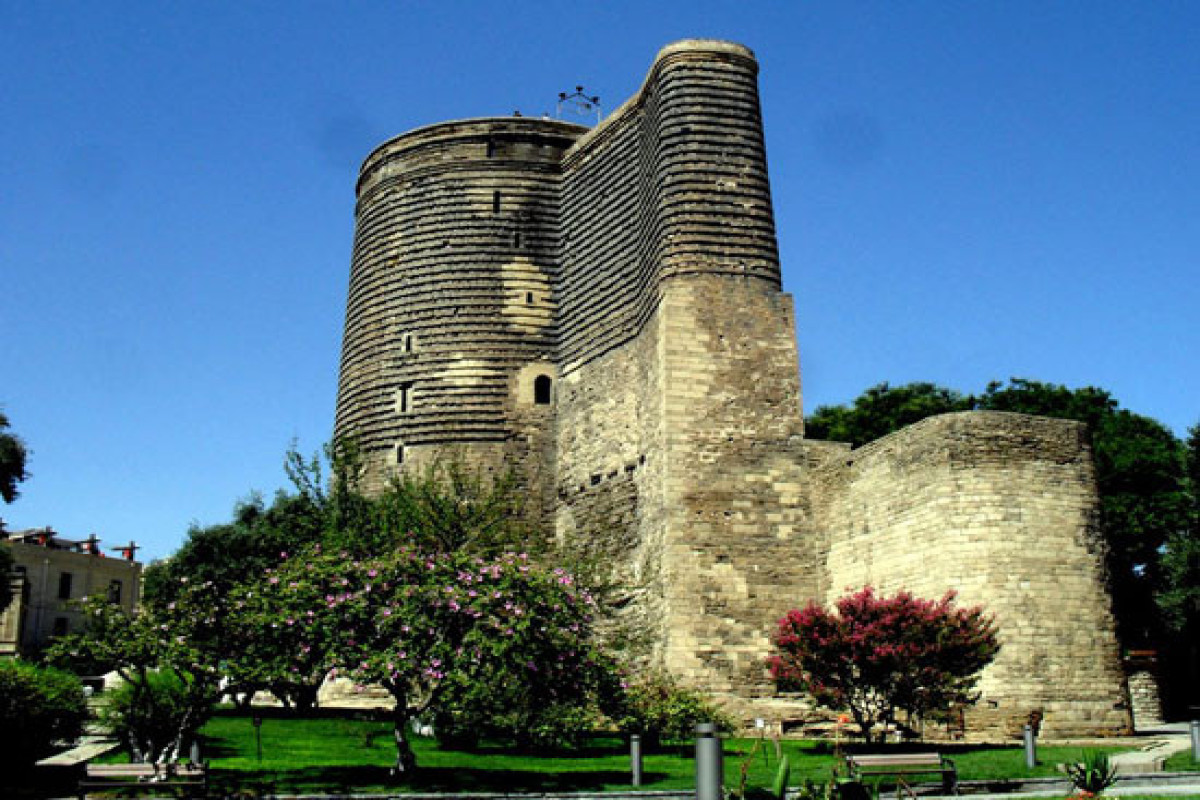 Qız Qalasının qarşısındakı körpü BAĞLANDI
