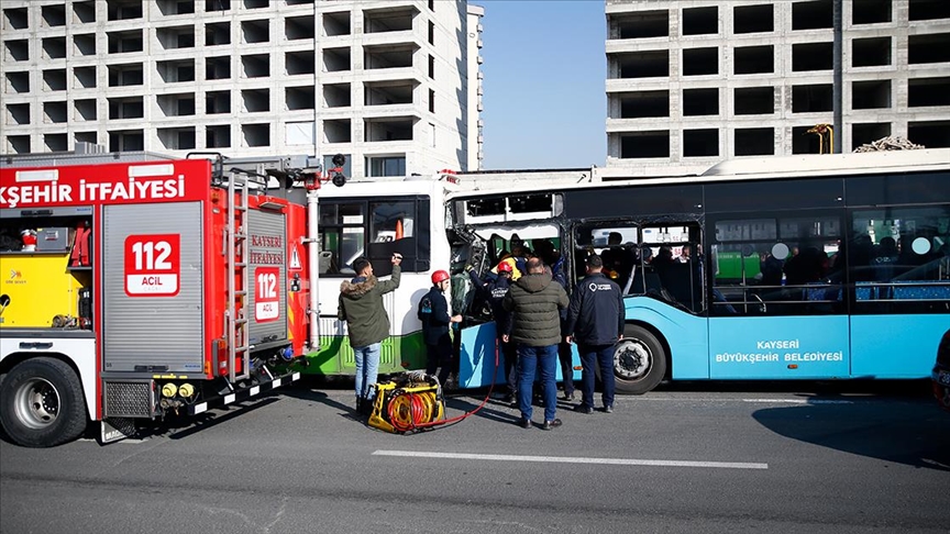 Türkiyədə iki avtobus toqquşdu - 29 nəfər yaralandı 