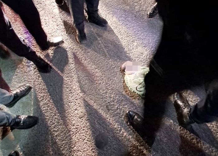 Masazırda yola atılan körpə öldü - FOTO
