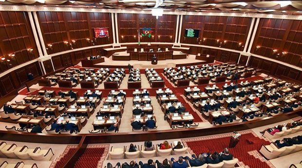 Parlament komitəsi 9 məsələnin müzakirəsinə başladı