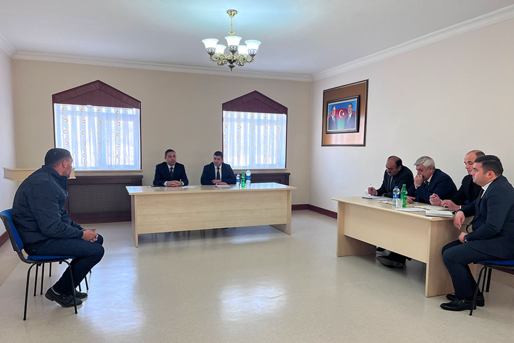 Nazir naxçıvanlıların şikayətlərini dinlədi 